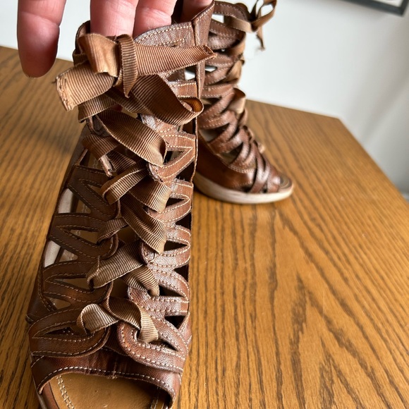 Brown leather tie gladiator sandals - Picture 4 of 7